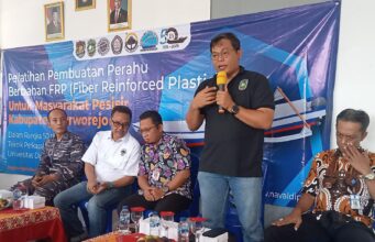 Pakuwojo x PT NDS: Sinergi Diaspora Wujudkan Pelatihan Perahu FRP bagi Warga Pesisir Purworejo