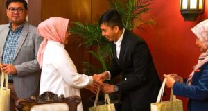 Hj. Diana Dewi, SE: Di Antara Waktu Kita Menjadi Keluarga